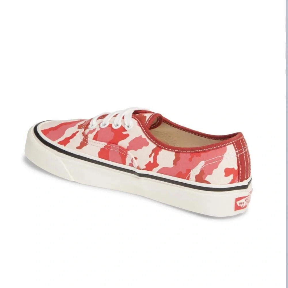 NEW IN BOX VANS Women’s Authentic 44 Dx in Red Camo